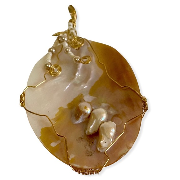 1990’s Vintage Bold XL Shell Pendant, Gorgeous! - Picture 1 of 5